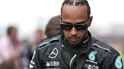 La Mercedes W15 devenue une "chose" : Hamilton est déjà à bout