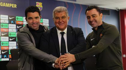 C'est officiel : Xavi reste finalement sur le banc du Barça