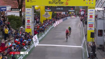 Highlights: Carapaz storms to victory at Stage 4