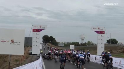Dwie kraksy na ostatnich kilometrach 2. etapu Vuelta a Espana kobiet
