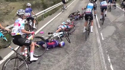Kraksa na 25 km przed metą 3. etapu Vuelta a Espana kobiet