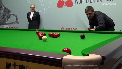 O'Sullivan bangs cue on table after miss at World Snooker Championship