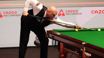 'You watch, I’ll miss this' - Bingham jokes with crowd after shaping to play left-handed