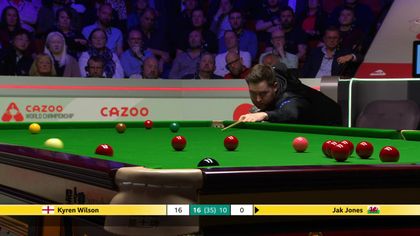 Jones pulls off stunning long pot with red in off black