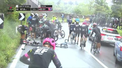 Duża kraksa w peletonie 67 km przed metą 4. etapu Giro d'Italia