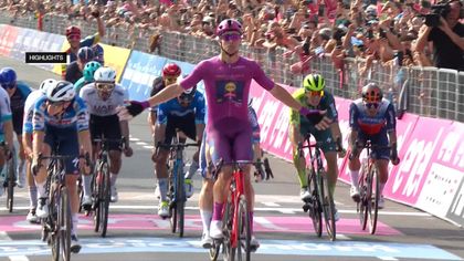 Rezumatul etapei a 11-a din Giro, câștigată la sprint de Milan, după un finish plin de incidente