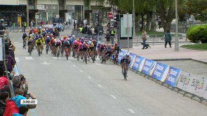 Ronde van Burgos | Balsamo komt goed weg na angstaanjagende val - Henttala verslaat Wiebes