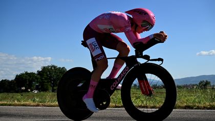 Giro d'Italia | "De uitspraken van Visma over tijdrit hangen bij UAE in de bus" - Kop over Kop