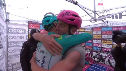 Giro d'Italia | Pogacar gunt Pellizzari truitje - "Voor die jongen is het de dag van zijn leven"