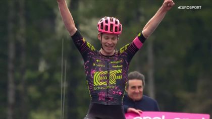 Giro d'Italia | Bekijk in samenvatting hoe Georg Steinhauser naar grootste triomf uit carrière rijdt