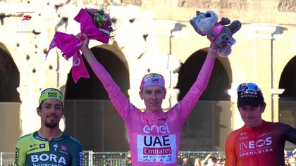 Pogacar in rosa con Martinez e il 38enne Thomas: rivivi il podio di Roma