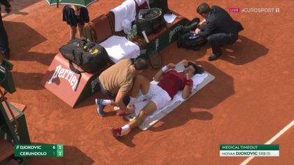 "Grimase îngrijorătoare ale lui Djokovic!" Sârbul cheamă medicul pe teren și cere time-out medical
