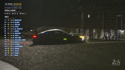 La BMW #46 finisce nella ghiaia di notte: si ritira il team di Rossi