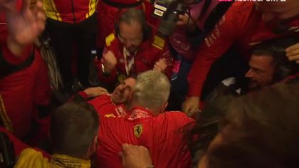 Jubel in der Box, Tränen im Cockpit: Bei Ferrari brechen alle Dämme