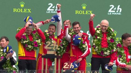 L'emozione dei piloti Ferrari sul podio, rivivi il momento dell'inno di Mameli
