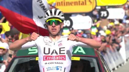 Tour de France | Bekijk in samenvatting hoe Tadej Pogacar eerste veldslag in de bergen wint