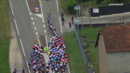 Tour de France | Pogacar ontsnapt aan valpartij - geletruidrager ontwijkt net op tijd chicane