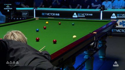 What a pot! Robertson turns on the style in first frame