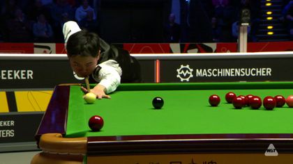 Mobile phone disrupts play in German Masters semi-final between Hawkins and Yuan