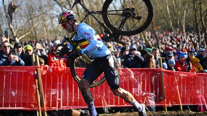 Wout van Aert tilfreds med andenplads: Alt skulle være perfekt for at slå van der Poel