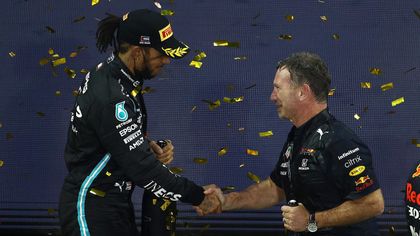 Hamilton, replică acidă pentru Horner, după ce șeful Red Bull a dezvăluit negocierile cu britanicul