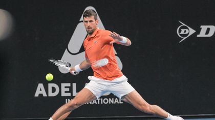 Djokovic vince la super sfida con Medvedev: è in finale ad Adelaide
