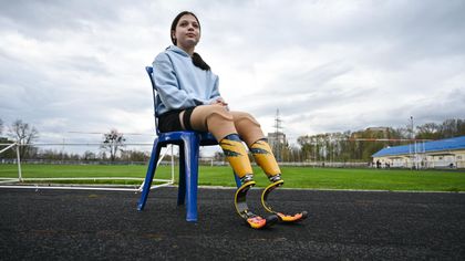 Straciła nogi w rosyjskim ataku. Pobiegła w Bostonie dla rannego żołnierza