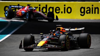 Verstappen domine la course sprint devant Leclerc
