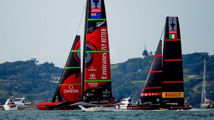 Luna Rossa victime d'une absence de vent, Team New Zealand fait le break