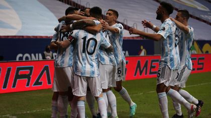 Messi gólpasszával nyert rangadót Argentína