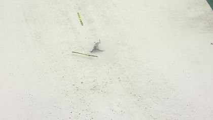 Caduta per Krisjan Ilves: gli sci si sganciano e lui batte la testa, ma sta bene