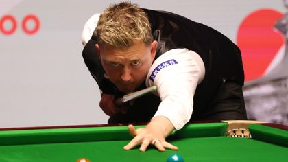 Wilson dominates third session of semi-final to secure four-frame lead over Gilbert