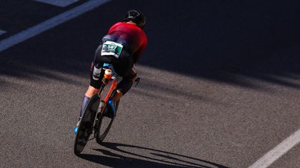 Fallece un participante del Ironman de Barcelona tras un accidente en el tramo de bicicleta