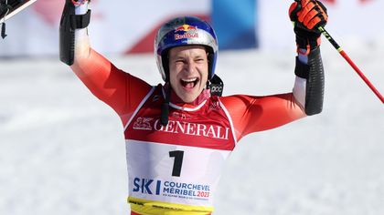WK Skiën | Zwitser Marco Odermatt pakt ook het goud op de reuzenslalom