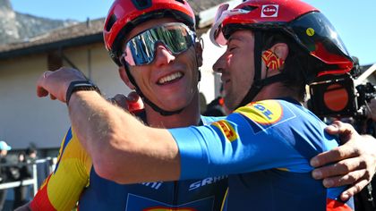 Ronde van Hongarije | Thibau Nys haalt Emanuel Buchmann met fenomenale sprint terug en wint bergop