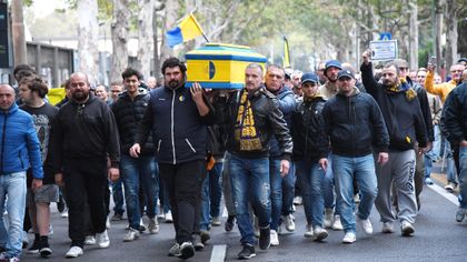 Il Modena nel caos: salta la sfida al Braglia col Mestre e i tifosi fanno il funerale