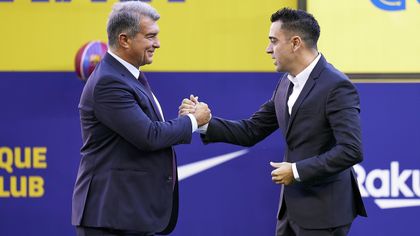 Xavi resta al Barcellona, è ufficiale: "Giocatori decisivi nella scelta"