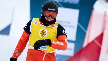 WK Bakuriani | De Blois in kwartfinale snowboardcross gediskwalificeerd ondanks imposante inhaalrace