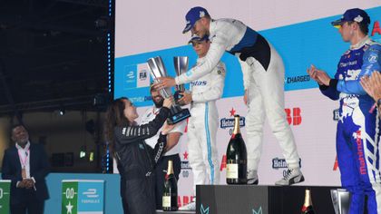 Dennis claims victory in first race of the London E-Prix weekend