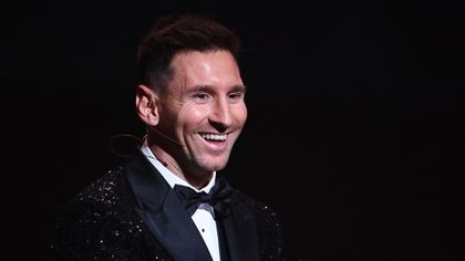 El este "The GOAT"! Cum sărbătorește Parisul "Balonul" cu numărul 7 al lui Messi
