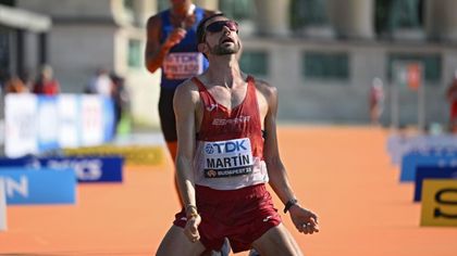 Álvaro Martín, campeón del mundo de 35 km marcha logrando un doblete histórico