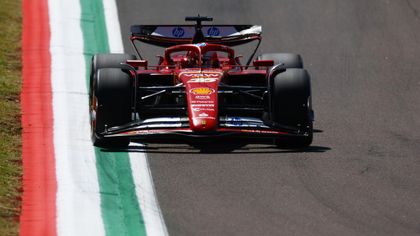 Leclerc repite mejor tiempo en los segundos libres de Imola; Sainz, sexto, y Alonso, décimo