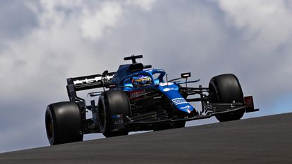 Alonso no entra en Q3, Sainz brilla 5º y Bottas sorprende en la pole
