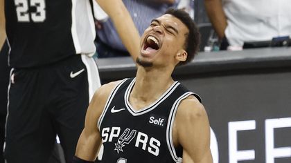 Wemby, Spurs stun Nuggets to set up historic three-way tie for West top seed