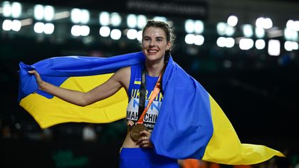Ukrán aranyérem női magasugrásban, Mahuchikh életében először világbajnok
