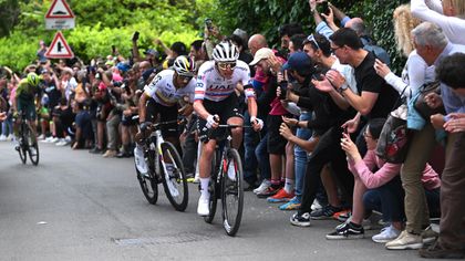 Giro d’Italia | Liveblog Etappe 2 – Treedt Tadej Pogacar in voetsporen van Tom Dumoulin op Oropa?