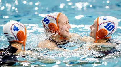 EK Waterpolo | Vrouwen pakken finaleplaats na winst op Italië – olympische droom mannen voorbij