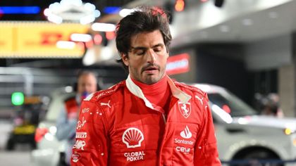 De la chapuza al esperpento: Sainz, sancionado tras destrozarle una alcantarilla su Ferrari