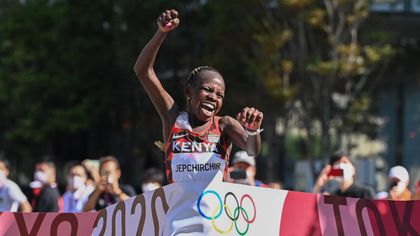 Atletismo (F) | Jepchirchir ríe la primera en la maratón y Kenia firma un doblete