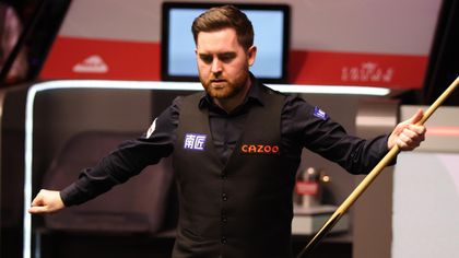 Jones battles back from slow start to share opening session of semi-final with Bingham